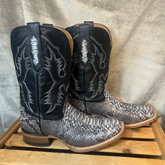 Square - Picture 6 of 15